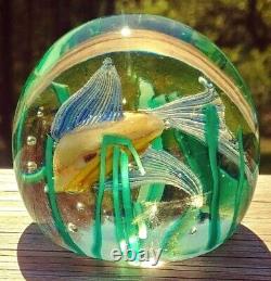 Beautiful Fratelli Toso Aquarium Iridescent Fish & Seaweed Glass Paperweight