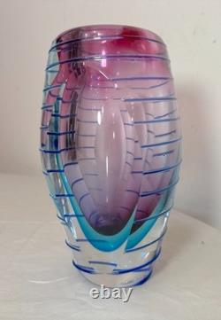 High quality vintage hand blown Italian Murano signed art studio glass vase