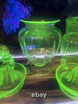 Murano Vase Early 1900s uranium Hand Blown Vase RARE! Mint Salviati Family