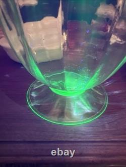 Murano Vase Early 1900s uranium Hand Blown Vase RARE! Mint Salviati Family