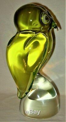 Rare Salviati Murano Vaseline Uranium Sommerso Italy Art Glass Owls 8-3/8