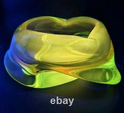 Stunning Vintage Murano Italy Hand Sculpted Blown Art Glass Dish Green Yellow 7